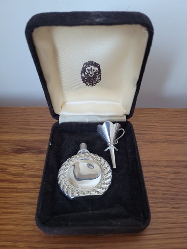 Small silver perfume bottle - silver,
